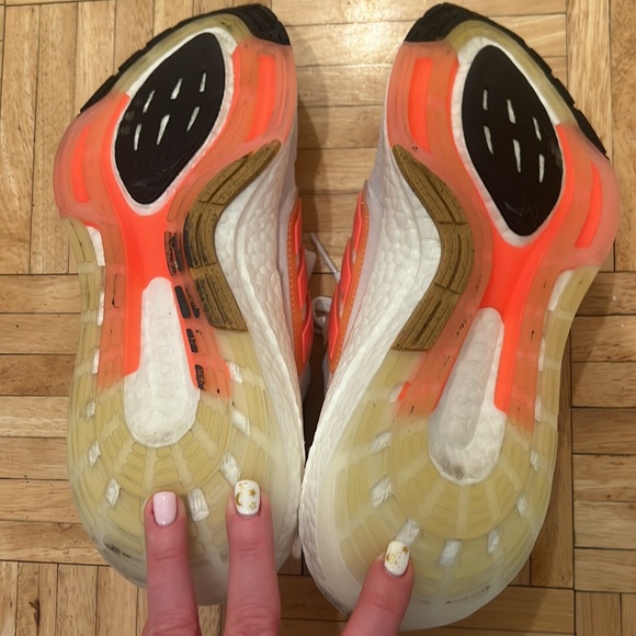 Women’s Ultraboost 22 - Picture 13 of 16